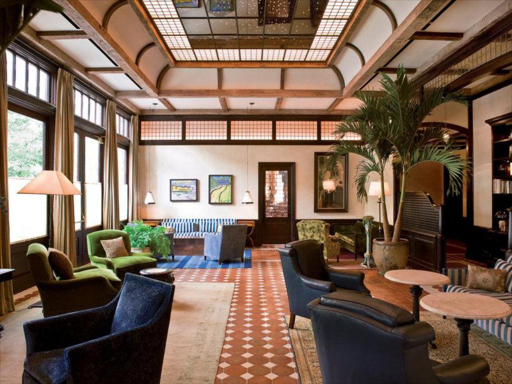 The Best Hotels Featuring a New York Rarity A Pool